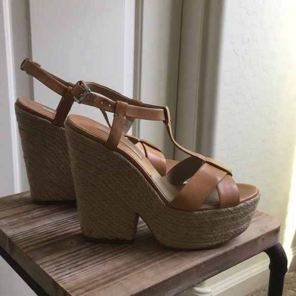 Michael Kors Couture Tan Wedge - Picture 3 of 5